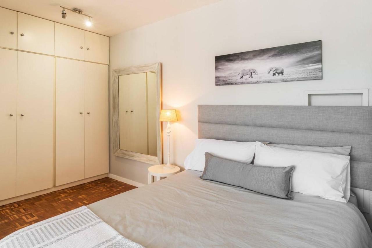 Apartamento Tranquil Garden With Pool Mountain Views